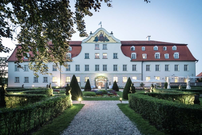 Schloss Lautrach in der Abenddämmerung