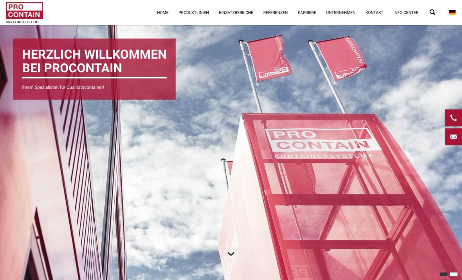 Rote Container vor blauweißem Himmel, Procontain, Industriefotografie auf der Bauma Messe, München.