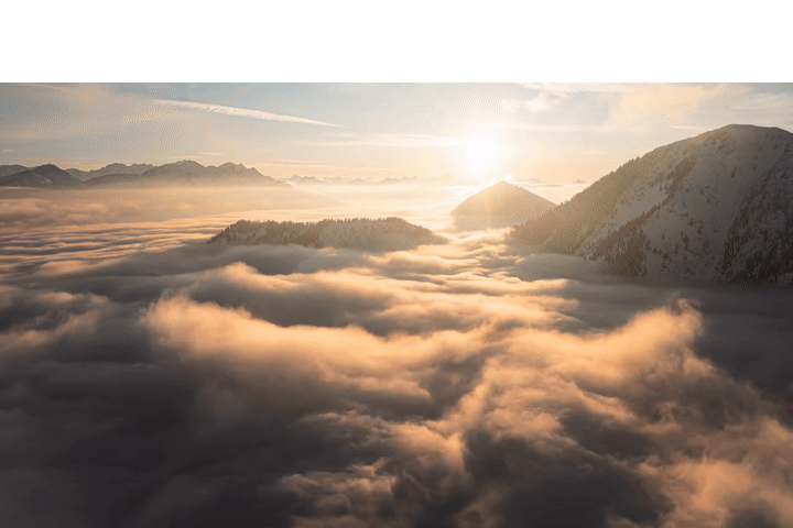 Zeitraffer von wogenden Wolken bei Soneenuntergang in den bayrischen Voralpen, im Hintegrund das Karwendel.